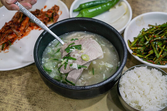豬肉湯飯湯泡飯韓國料理美食