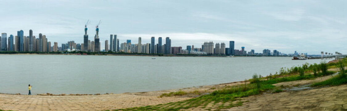 武漢漢口江灘都市風(fēng)景