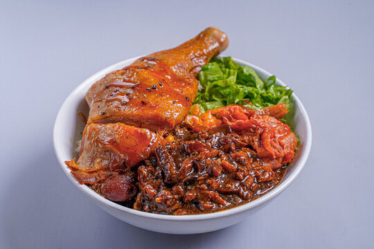 雞腿鹵肉雙拼飯