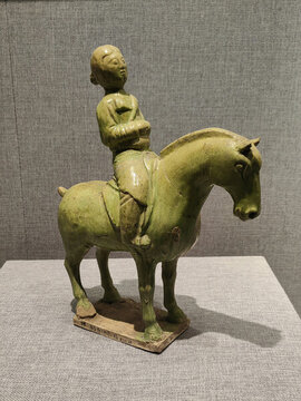 青釉騎馬俑