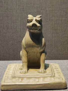狗形鎮(zhèn)墓獸