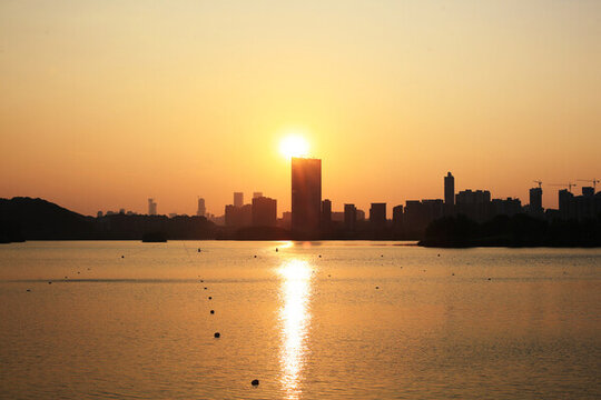 泊湖夕陽