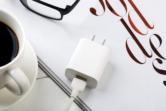 手機(jī)充電器充電插頭