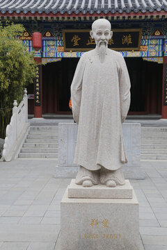 鄭板橋雕像