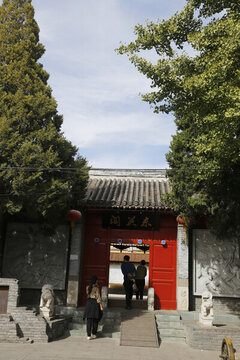 闖關(guān)東