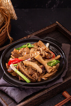 腩肉筍干煲