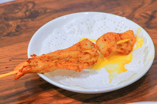 廣東佛山特色小吃龍眼炸豬肉