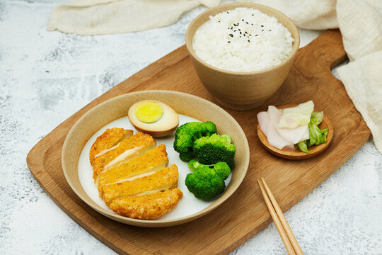 爆漿雞排飯雞扒飯