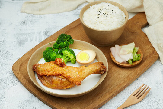 脆皮炸雞腿飯