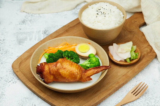 臺灣雞翅包飯