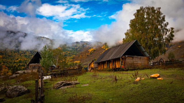 新疆北疆小山村風光