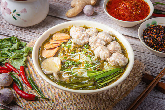 酸湯肉丸米線