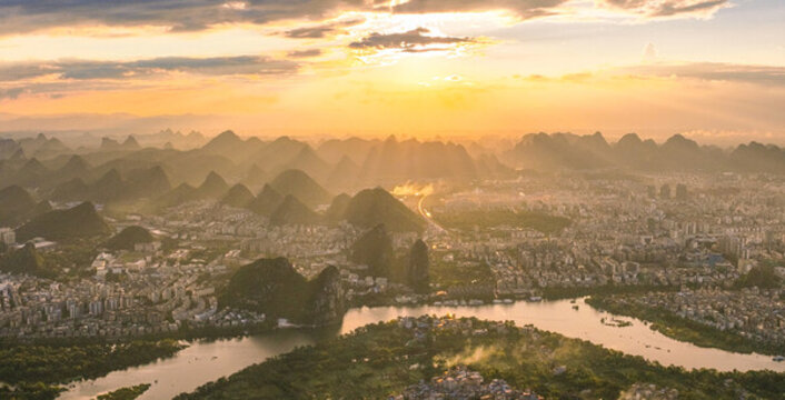 航拍桂林城區(qū)夕陽