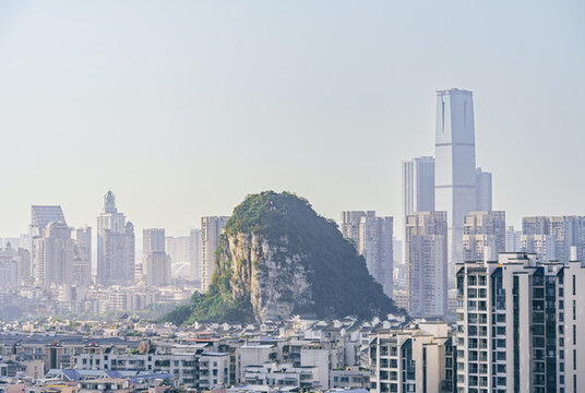 柳州城市天際線市中心與東臺(tái)山