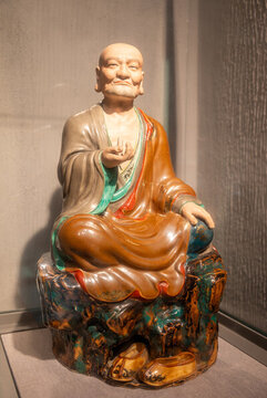 中國(guó)陶瓷博物館陶瓷羅漢像