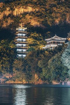 江邊的中式傳統(tǒng)建筑柳州文廟