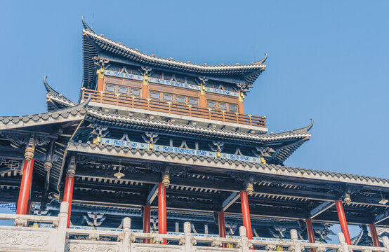 藍(lán)天下的柳州文廟崇圣堂