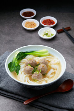 牛肉丸粿條