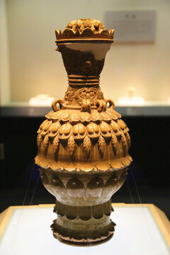 青釉仰覆蓮花尊