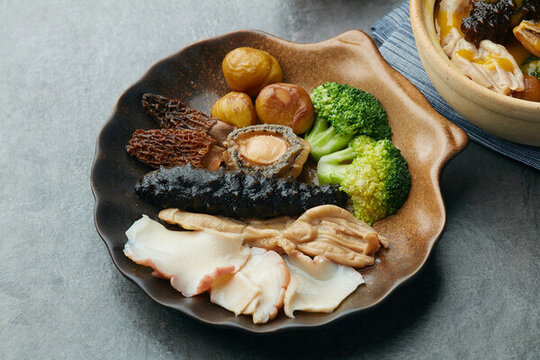海參鴨掌魚翅金湯撈飯