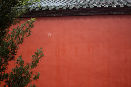 齊云山風(fēng)景區(qū)的紅墻和屋檐