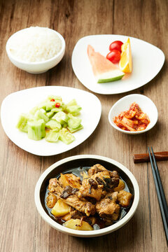 土豆燒雞塊飯