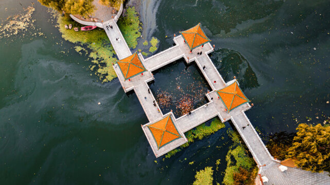 長春南湖公園四聯(lián)涼亭景觀