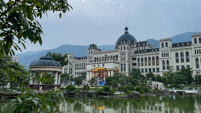 大學(xué)校園圖書館