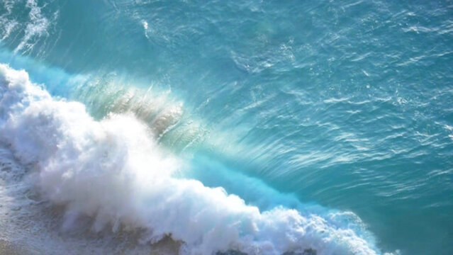 實(shí)拍海浪翻滾沙灘自然景觀