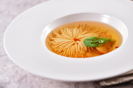 松茸菌菊花豆腐湯