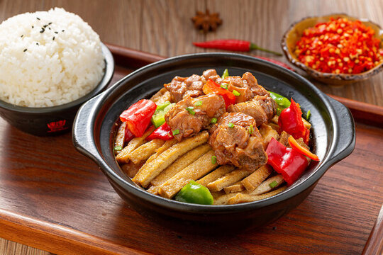 黃燜雞豆腐米飯?zhí)撞? style=