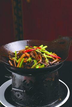 干鍋茶樹(shù)菇