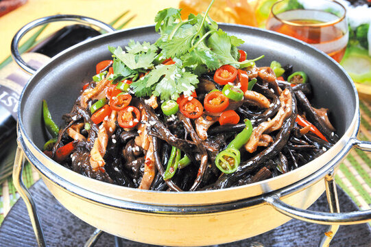 干鍋茶樹(shù)菇肚條