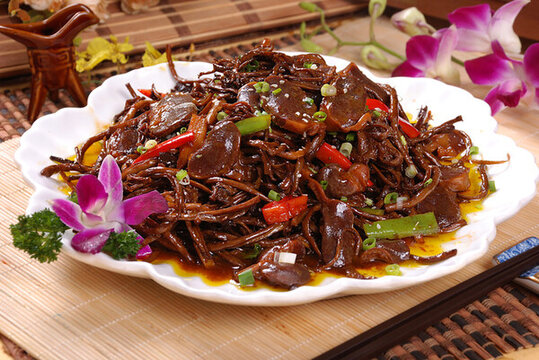 壓鍋鵝胗茶樹(shù)菇
