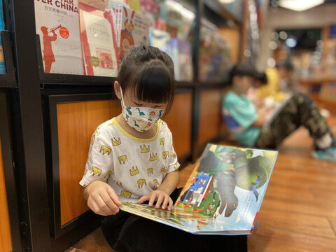 書店里的兒童