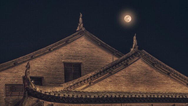中秋節(jié)老街墻頭月圓之夜
