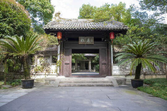 柯巖大門