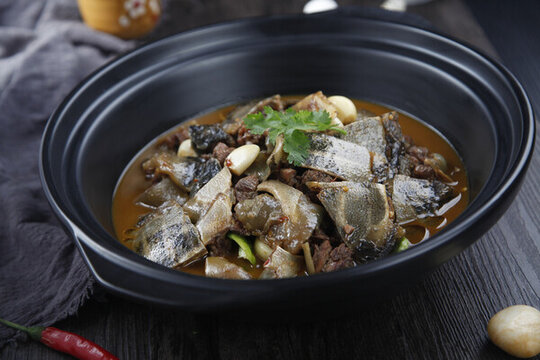 甲魚裙邊