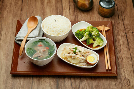 手撕雞豬雜湯飯?zhí)撞? loading=