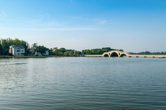 龍水湖濕地公園度假酒店和拱橋