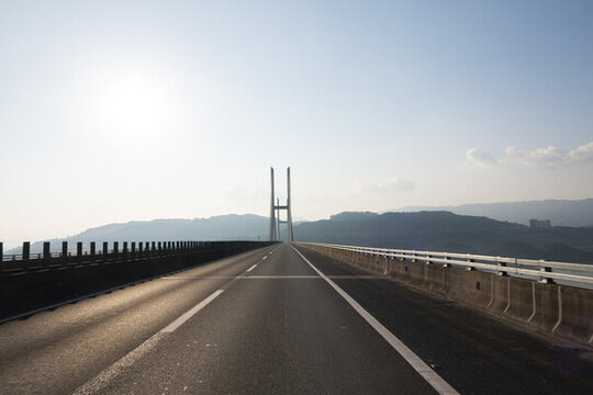 索拉橋和高速公路