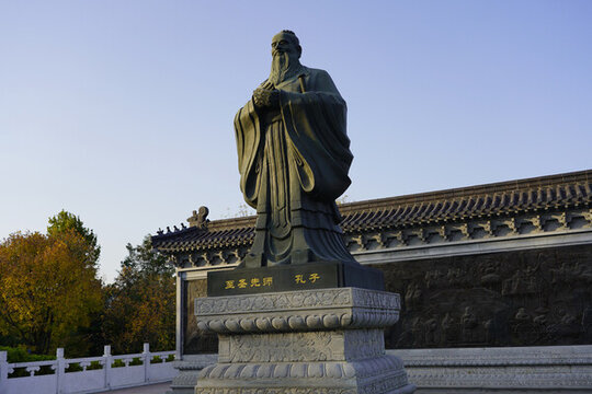 城陽(yáng)國(guó)學(xué)公園孔子雕塑