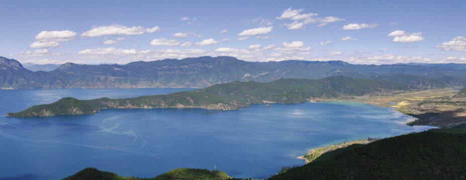云南麗江瀘沽湖全景