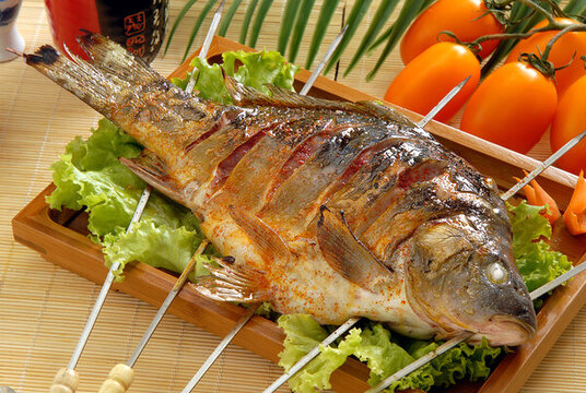 秘碳烤活魚