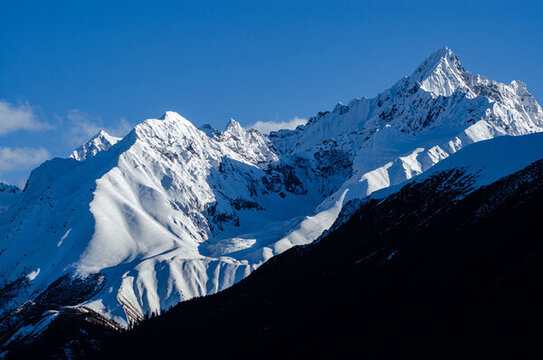 稻城亞丁雪山風(fēng)光