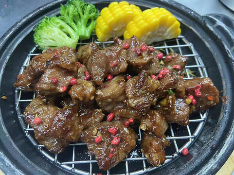 鐵板子燃牛仔粒