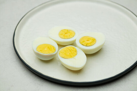 切半水熟鸡蛋