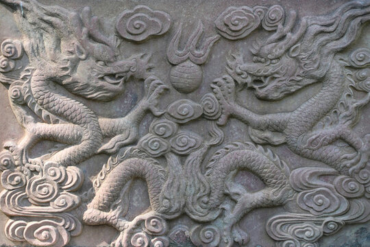 二龍戲珠浮雕
