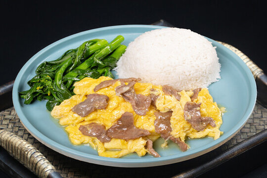 牛肉滑蛋飯