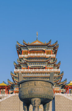 廣西柳州西來(lái)寺的寺廟與鼎